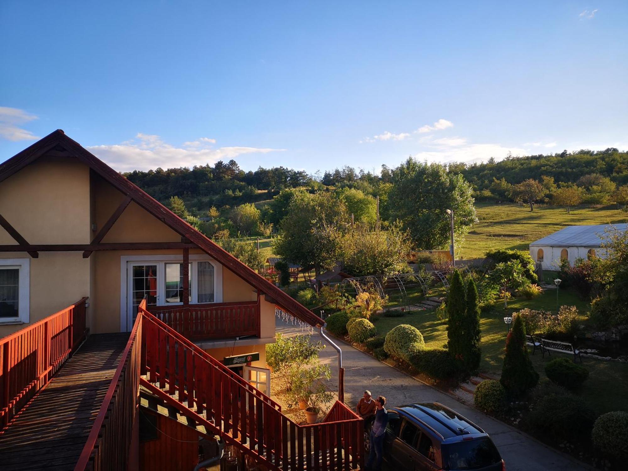 Pilisi Lovas Major, Dorog Bed & Breakfast エクステリア 写真